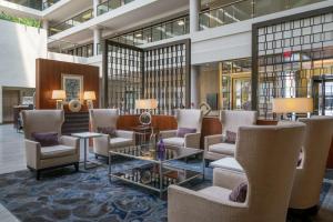 Posezení v ubytování Embassy Suites by Hilton Washington D.C. Georgetown
