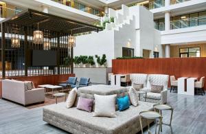 Posezení v ubytování Embassy Suites by Hilton Washington D.C. Georgetown