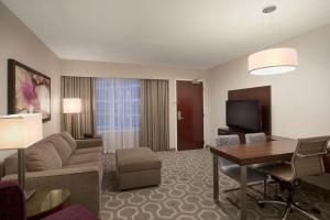 TV a/nebo společenská místnost v ubytování Embassy Suites by Hilton Washington D.C. Georgetown