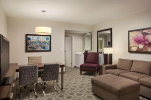 Posezení v ubytování Embassy Suites by Hilton Washington D.C. Georgetown