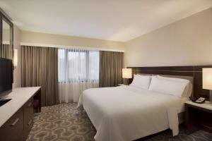 Postel nebo postele na pokoji v ubytování Embassy Suites by Hilton Washington D.C. Georgetown