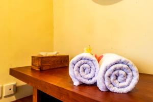 a pair of towels on top of a wooden table at Alam Desa Homestay by AGATA in Perean