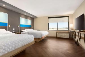Postel nebo postele na pokoji v ubytování Tru By Hilton Las Vegas Airport NV