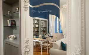 A seating area at Daplace - Renzo Apartment
