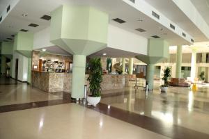 Lobby alebo recepcia v ubytovaní Apartamento dos habitaciones primera línea de playa + 32 fotografií