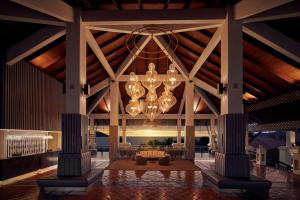 a large lobby with a chandelier hanging from the ceiling at DoubleTree by Hilton Damai Laut in Lumut