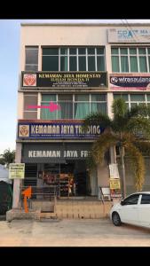 a building with a car parked in front of it at Ilham Bonda 2 Homestay in Cukai