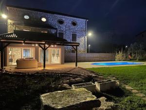 Bazén v ubytování Villa Makale nebo v jeho okolí
