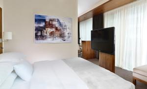 Postel nebo postele na pokoji v ubytování DoubleTree by Hilton Zagreb