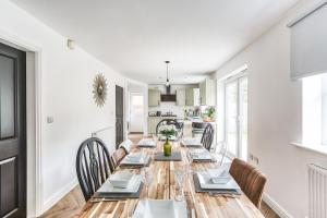 a dining room with a long table and chairs at Urban Retreat with Park Views in Derby
