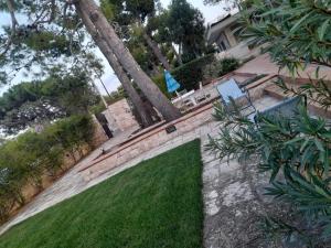 an aerial view of a yard with a green lawn at Villa Rossi in Polignano a Mare
