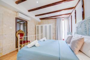 Postelja oz. postelje v sobi nastanitve Valletta Waterfront Villa with Pool and Jacuzzi
