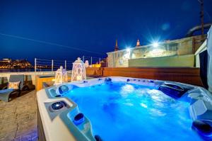 Bazen v nastanitvi oz. blizu nastanitve Valletta Waterfront Villa with Pool and Jacuzzi
