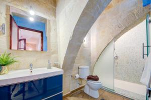 Kopalnica v nastanitvi Valletta Waterfront Villa with Pool and Jacuzzi