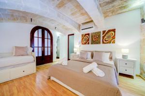 Postelja oz. postelje v sobi nastanitve Valletta Waterfront Villa with Pool and Jacuzzi