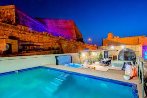 Bazen v nastanitvi oz. blizu nastanitve Valletta Waterfront Villa with Pool and Jacuzzi