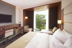 Postel nebo postele na pokoji v ubytování DoubleTree by Hilton Zagreb