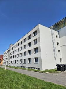 Budova, kde se hotel nachází + 25 fotografií