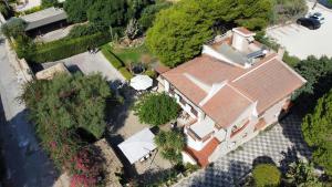 an overhead view of a large house with a roof at Villa Plemmyria in Syracuse