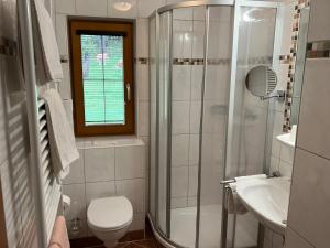 Kúpeľňa v ubytovaní Ferienwohnung Ketterer + 19 fotografií