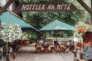 מסעדה או מקום אחר לאכול בו ב-Hotýlek na Mýtě