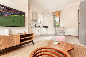 TV a/nebo společenská místnost v ubytování Whisper Flats by Oval