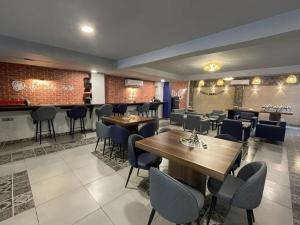 Restaurace v ubytování FlxHo Duo - Serviced Apartment & Rooms - Golf Course Road