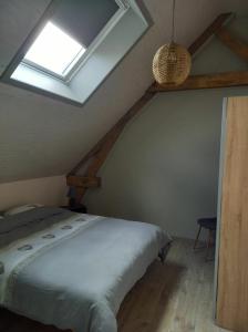Кровать или кровати в номере le Repaire des Loups