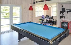 Billiards table sa Amazing Home In Sby With Wifi