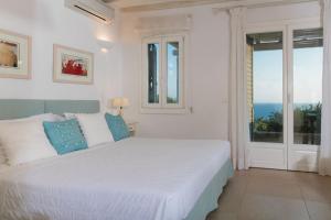 Gallery image of Lia beach Estate in Mikonos