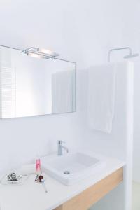 Gallery image of Lia beach Estate in Mikonos