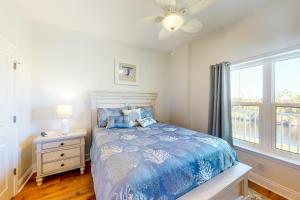 Кровать или кровати в номере Summerhouse 103 Bella Casa de Mar +18 фотографий