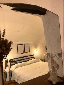 Ένα ή περισσότερα κρεβάτια σε δωμάτιο στο Stecadó Casté - Nel centro storico del paese