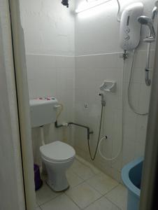Kylpyhuone majoituspaikassa SERI BAKAWALI HOMESTAY