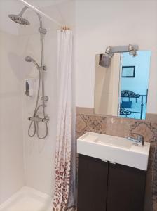 a bathroom with a shower and a sink and a mirror at Casa Celeste Trabuco in Villanueva del Trabuco