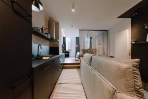 TV a/nebo společenská místnost v ubytování Chimay : La Chambre Bleue de la Grand Place