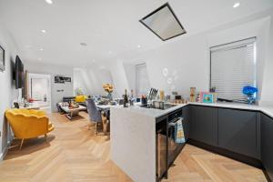 a kitchen and living room with a table and chairs at Marble Arch Penthouse 1 Bed in London