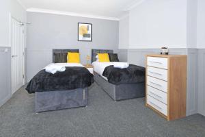 Tempat tidur dalam kamar di Barnstone Villa - By Sigma Stays