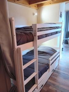 Postel nebo postele na pokoji v ubytování Studio Estany 4 personnes avec vue montagne
