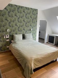 Llit o llits en una habitació de Chimay : la Chambre Verte de la Grand Place