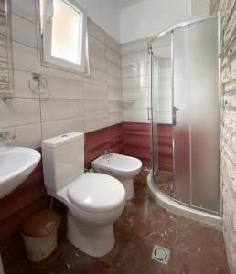 Koupelna v ubytování Aparthotel PAJA Ksamil