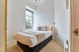 מיטה או מיטות בחדר ב-The Loft - Properties Unique