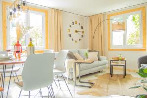 a living room with a couch and a table at Harmonie und SPA in Triberg in Triberg