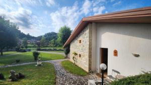 Κήπος έξω από το Casolare Nanis