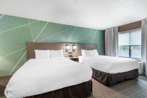 Postel nebo postele na pokoji v ubytování Comfort Inn & Suites Lake George