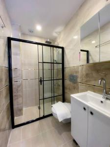 a bathroom with a shower and a sink at İSLAND APARTİSTANBUL in Istanbul