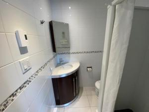 Un baño de Motel Panoramique 37 fotos más