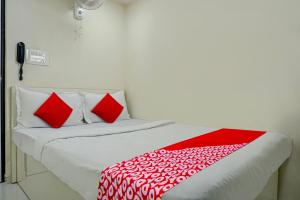 Postel nebo postele na pokoji v ubytování Hotel O B Happy Homely Stay