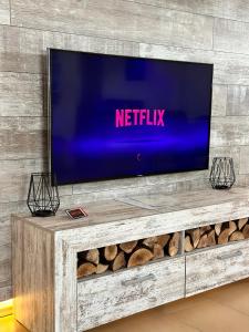 TV a/nebo společenská místnost v ubytování "TiMia" Nähe Europa Park und Rulantica Rust- Klima-Netflix