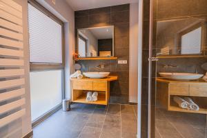 a bathroom with two sinks and a shower at Bienenstock in Seiffen